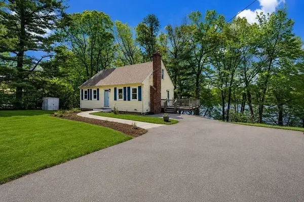 117 Oak Ridge Dr, Ayer, MA 01432