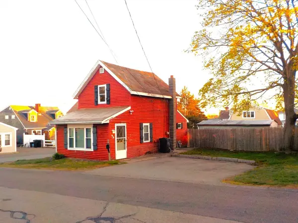 85 Maplewood Ave, Swansea, MA 02777