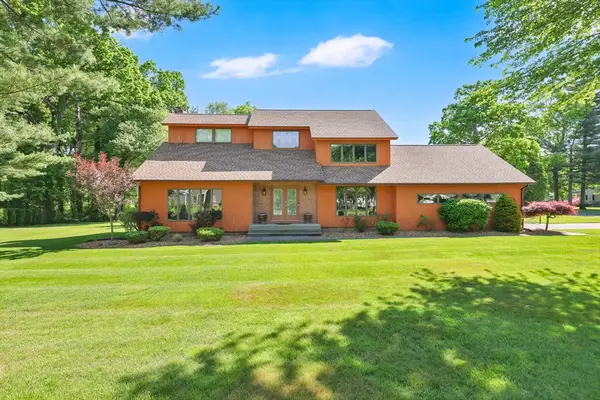 38 Evergreen Dr, East Longmeadow, MA 01028