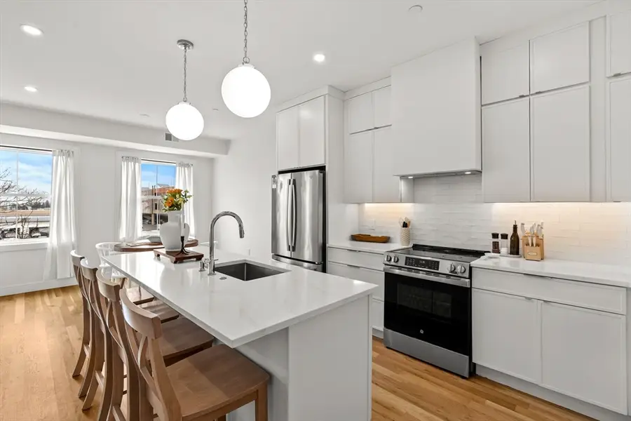 298 Maverick St #3, Boston, MA 02128 - #3