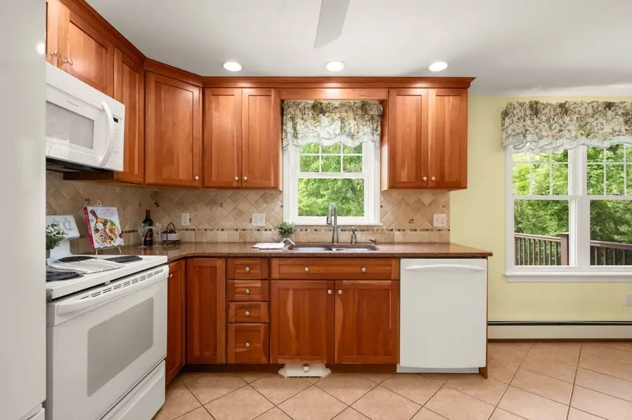 45 Hobson St, Saugus, MA 01906 - #3