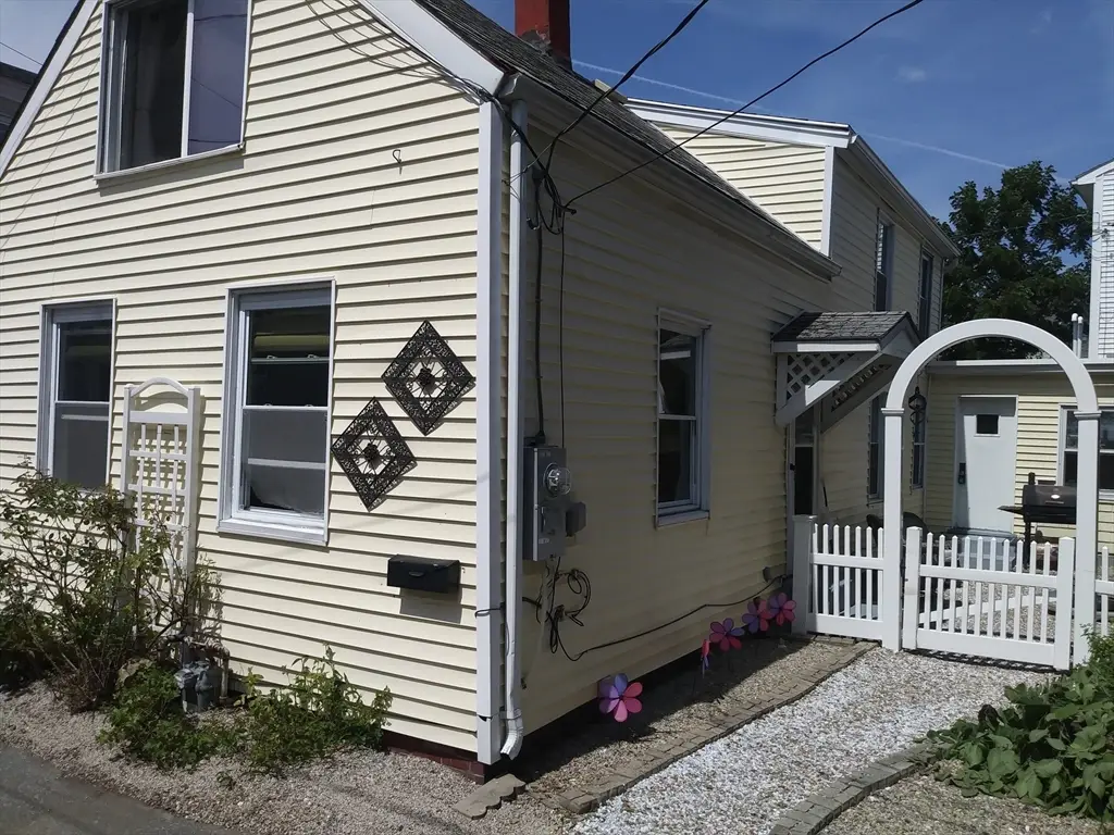 4 Lewis Ct, Gloucester, MA 01930 - #1