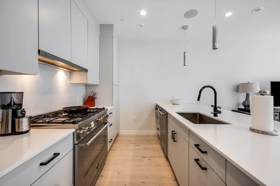 340 W 2nd St #3, Boston, MA 02127 - #2
