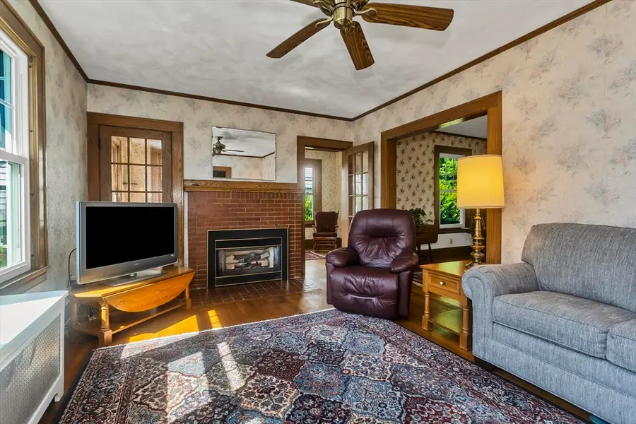 33 Highland St, Longmeadow, MA 01106 - #3