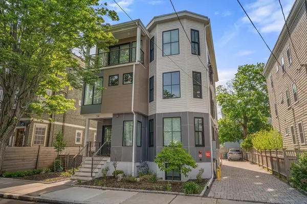 24 Camp St #3, Cambridge, MA 02140