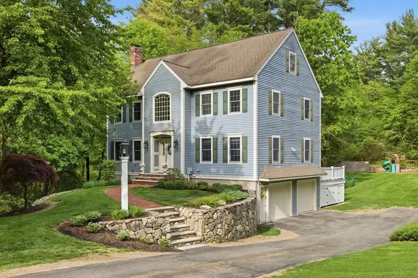 2 Stonecleave Rd, North Reading, MA 01864
