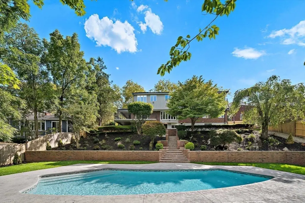 171 Shaw Rd, Chestnut Hill, MA 02467 - #1