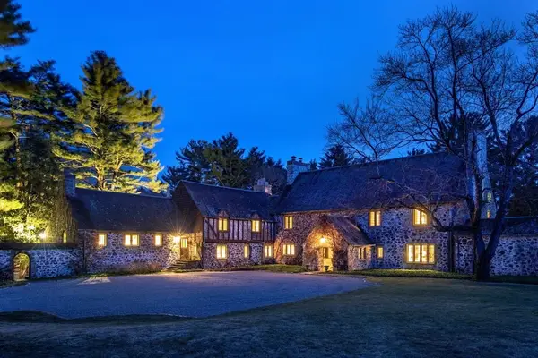 120 Grapevine Rd, Wenham, MA 01984