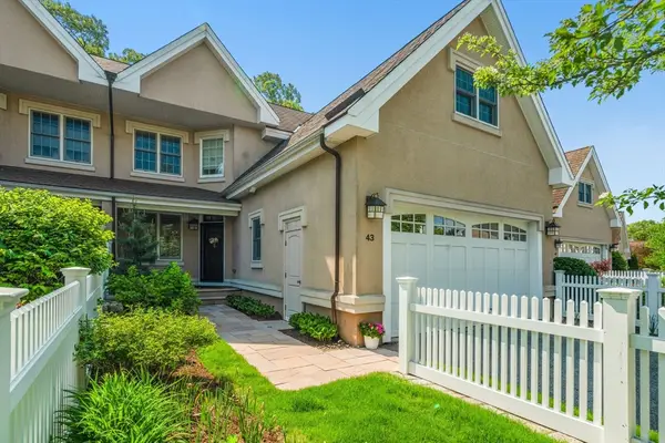 287 Langley Rd #43, Newton, MA 02459