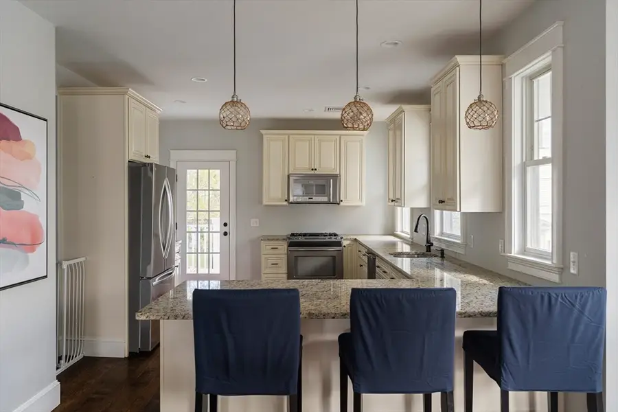979 South St #2, Boston, MA 02131 - #3