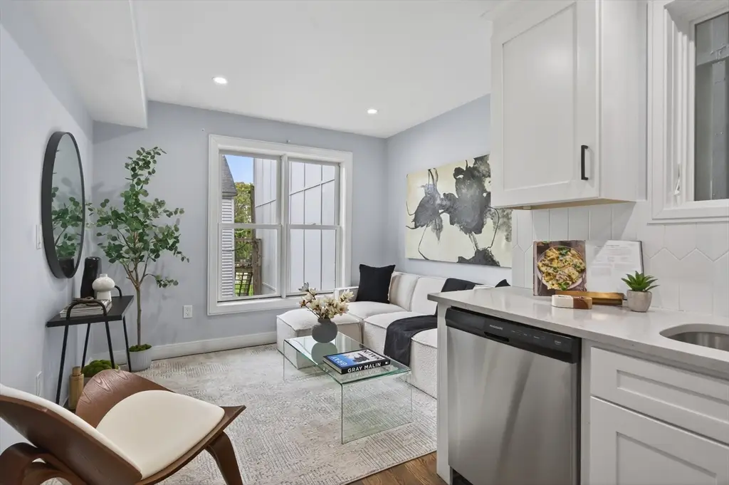 221 Paris St #1, Boston, MA 02128 - #1