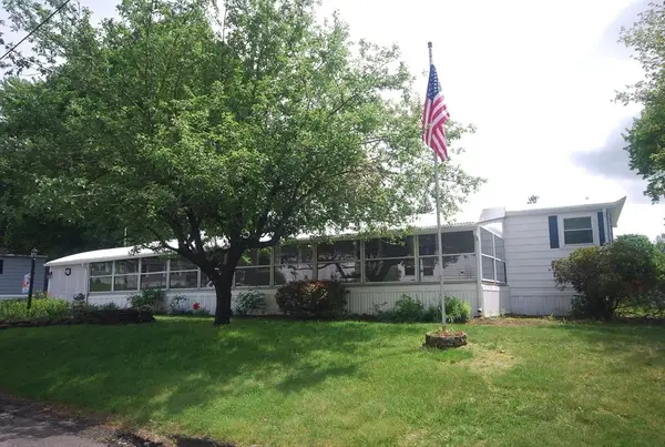 18 Riverview Circle, Brimfield, MA 01010
