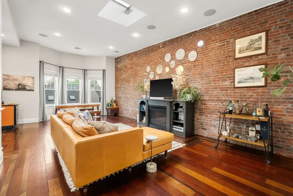 133 I St #3, Boston, MA 02127 - #1