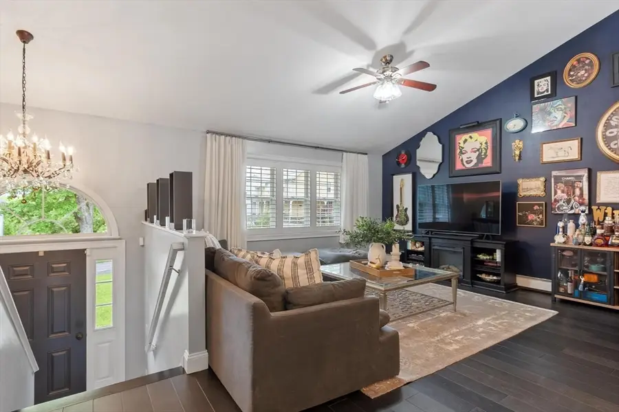 24 High St, North Brookfield, MA 01535 - #3