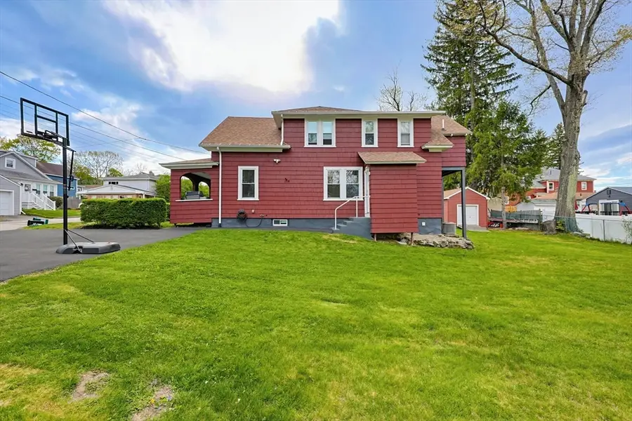 8 Elton St, Worcester, MA 01604 - #3