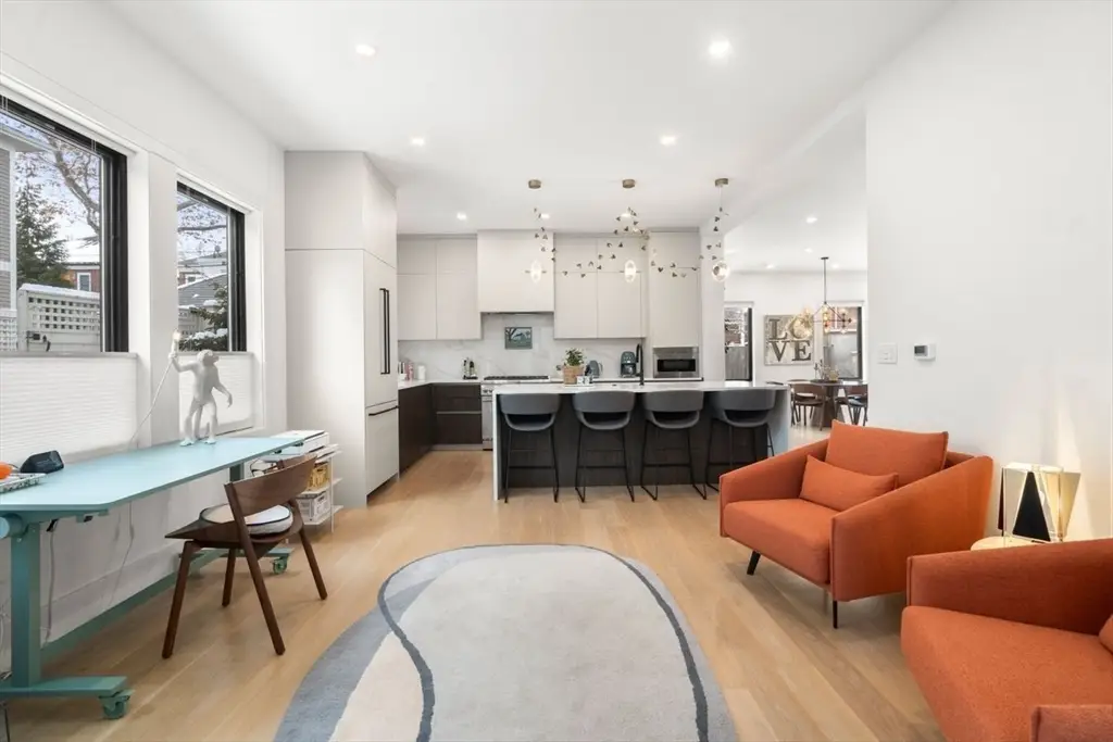 116 Thorndike St #1A, Brookline, MA 02446 - #1