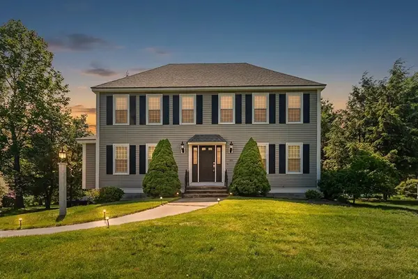 157 Rolling Meadow Dr, Holliston, MA 01746