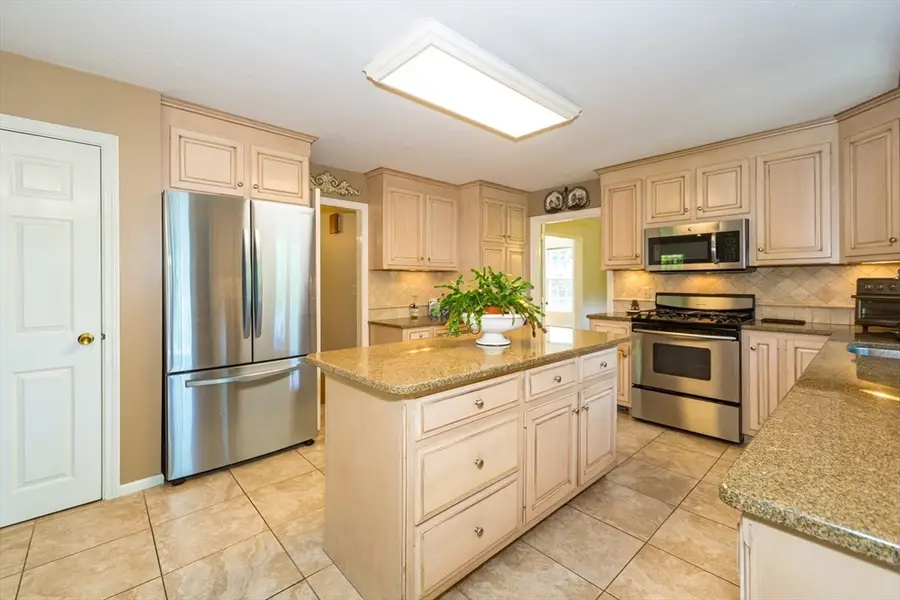 157 Rolling Meadow Dr, Holliston, MA 01746 - #3