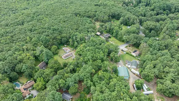 64 Seabrook Rd, Salisbury, MA 01952