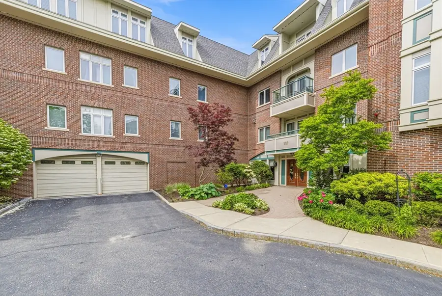 630 Hammond St #209, Chestnut Hill, MA 02467 - #3