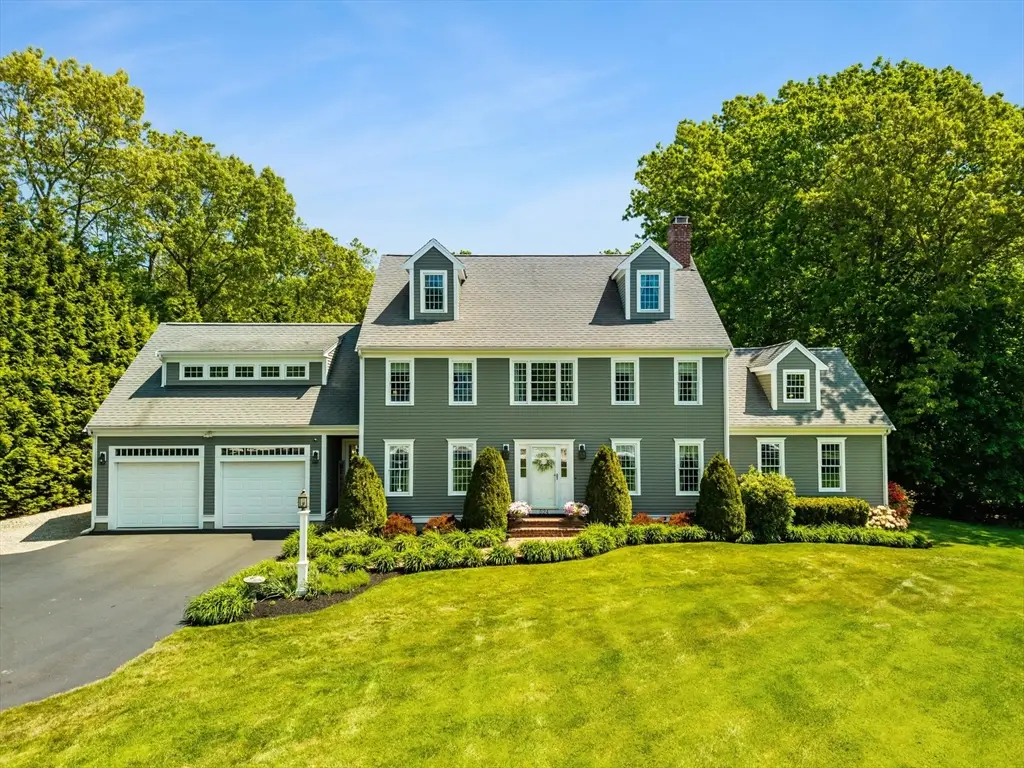 524 Elm St E, Raynham, MA 02767 - #1