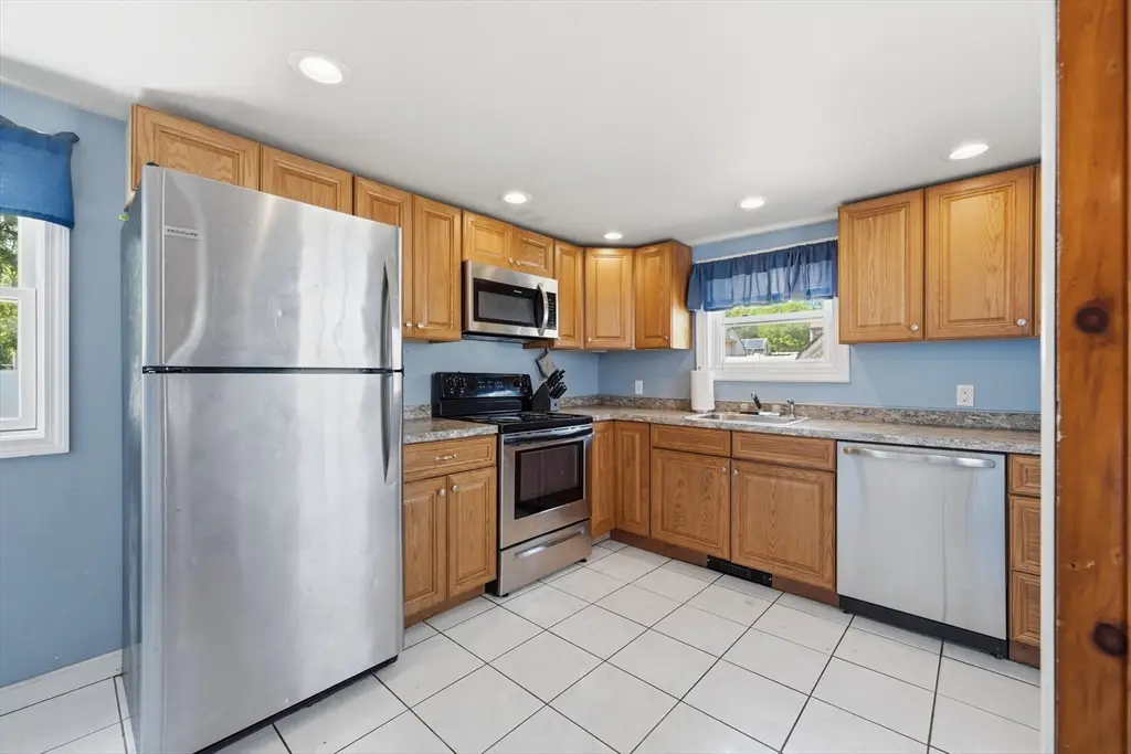 762 Merrimack Ave, Dracut, MA 01826 - #1