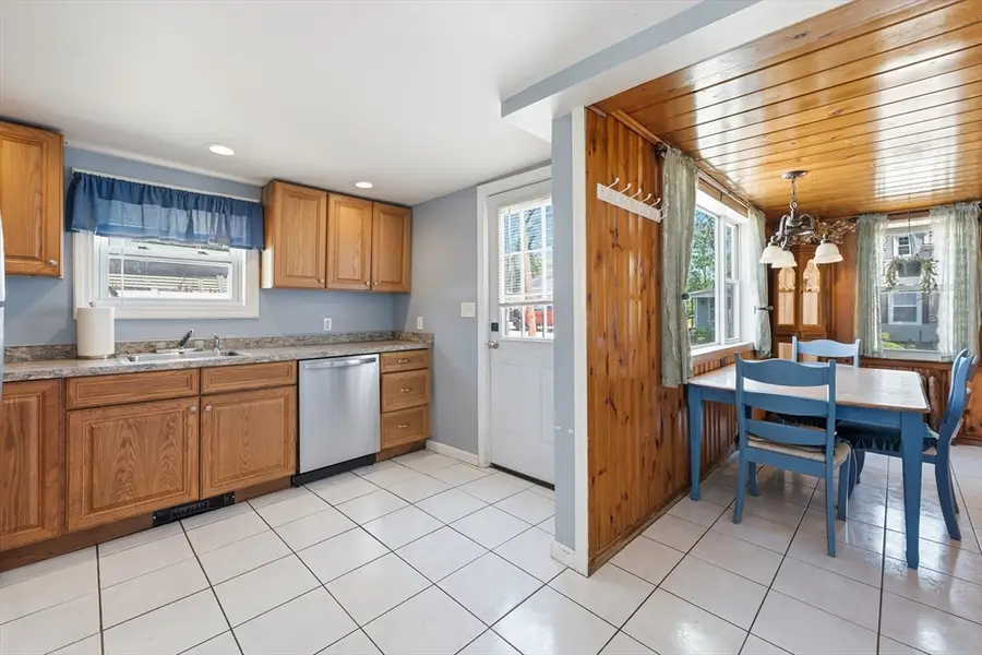 762 Merrimack Ave, Dracut, MA 01826 - #3