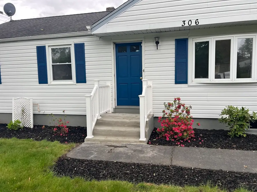 306 Greenaway Dr, Springfield, MA 01109 - #3