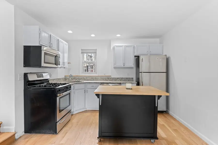 224 W 6th St #1, Boston, MA 02127 - #2