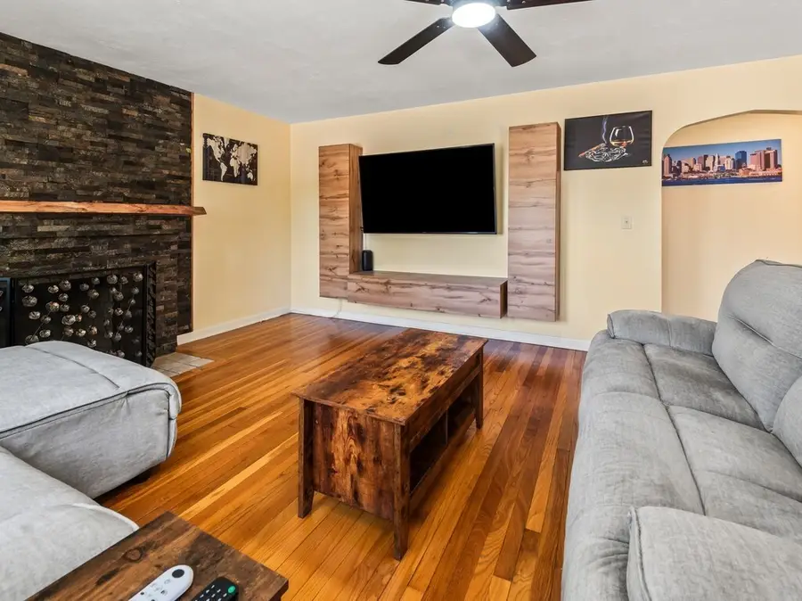 14 Orton St, Worcester, MA 01604 - #3
