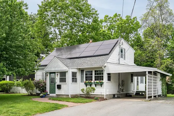7 Oakridge Ave, Natick, MA 01760
