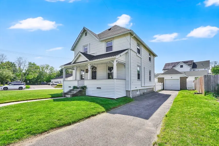 7 Maple St, Ludlow, MA 01056 - #2
