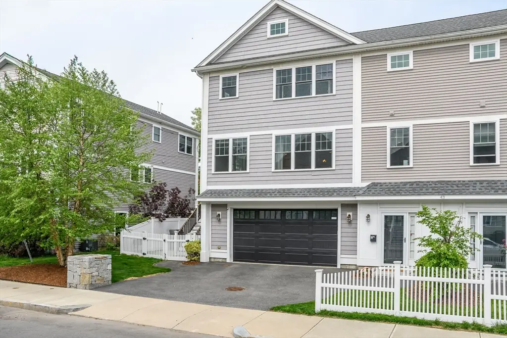 43 Hall St #1, Waltham, MA 02453 - #1