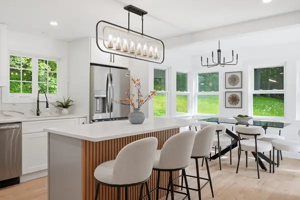 315 Lake Dr, Hamilton, MA 01982