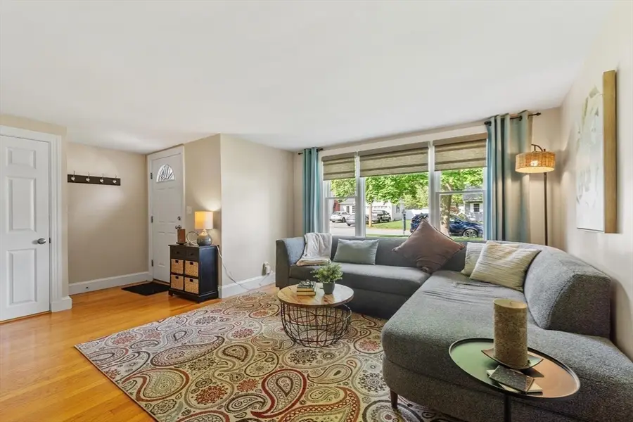 26 Woodlawn Avenue, Chelmsford, MA 01824 - #3