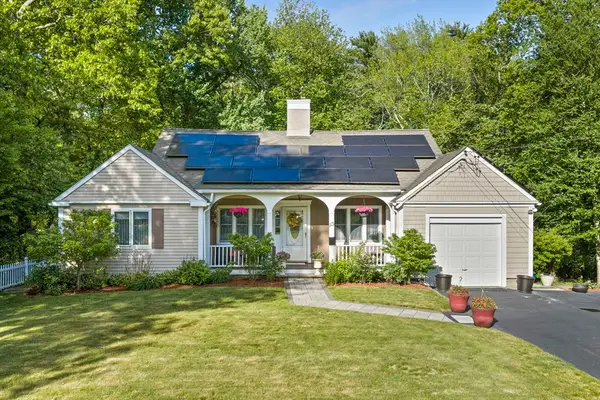 113 Colonel Hunt Dr, Abington, MA 02351