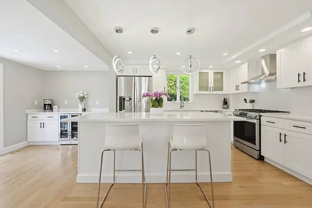 8 Woodbury Ave, Saugus, MA 01906 - #1
