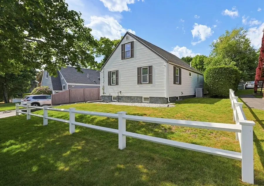 8 Woodbury Ave, Saugus, MA 01906 - #3