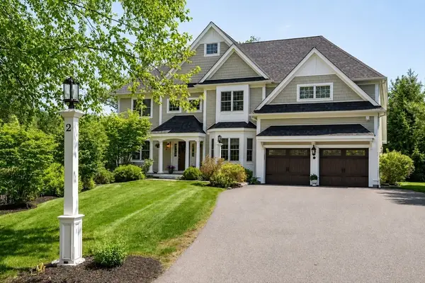 2 Hunters Ln, Natick, MA 01760