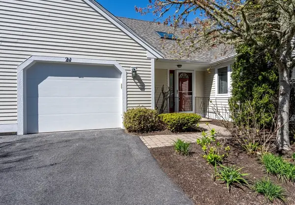 21 Rolling Green Ln #140, Mashpee, MA 02649