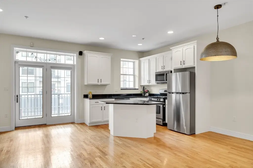 381 W Broadway #4, Boston, MA 02127 - #1