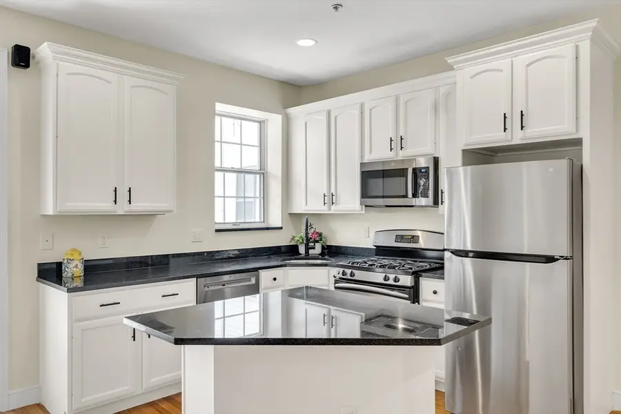 381 W Broadway #4, Boston, MA 02127 - #3