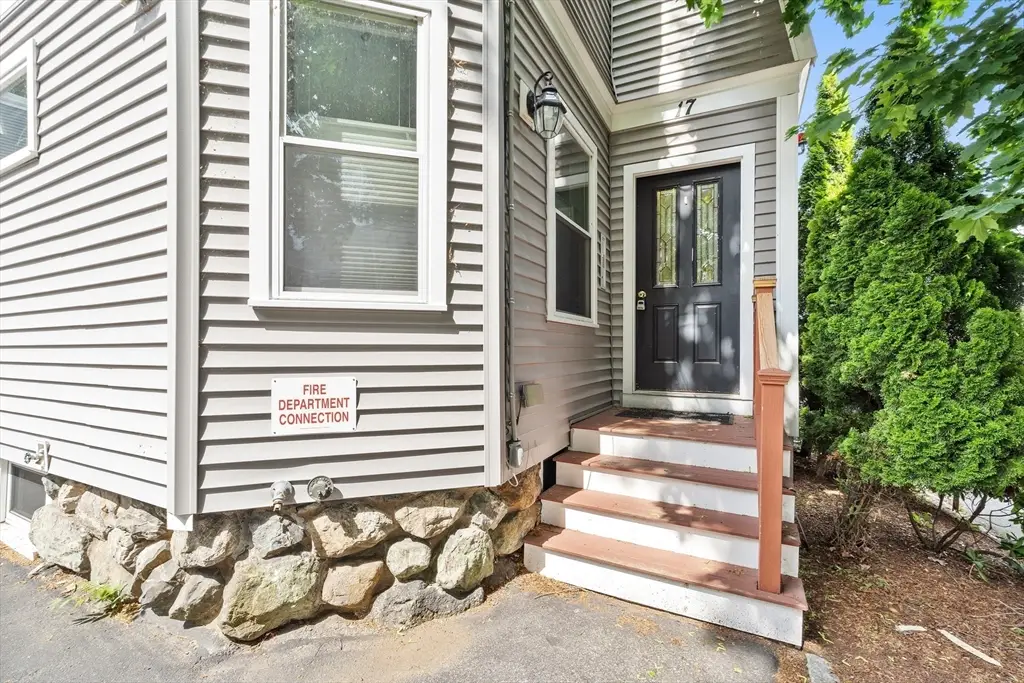 17 Robbins St #3-1, Waltham, MA 02453 - #1