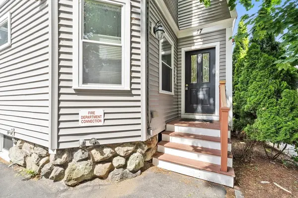 17 Robbins St #3-1, Waltham, MA 02453