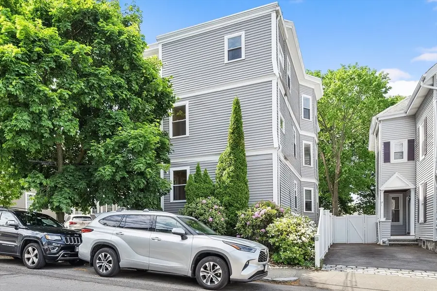 17 Robbins St #3-1, Waltham, MA 02453 - #2