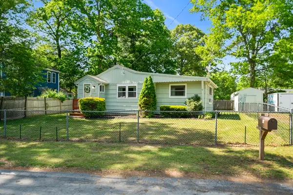 22 Madison Road, Halifax, MA 02338