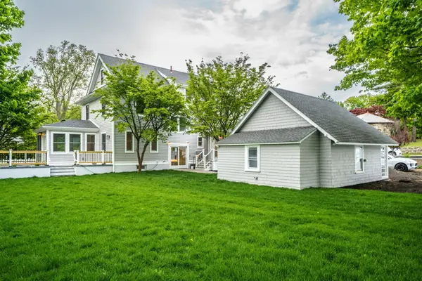 37 Oakland St, Wellesley, MA 02481