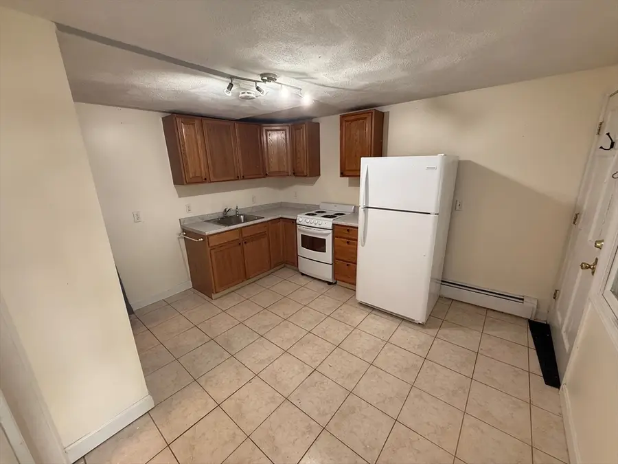 81 Cabot St #1M, Beverly, MA 01915 - #3