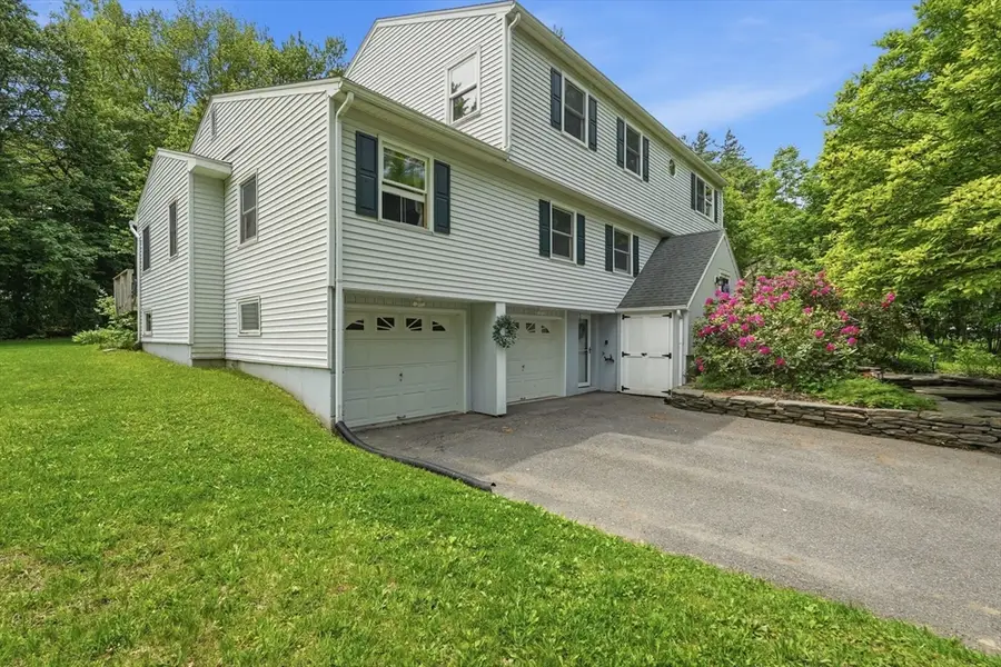 189 Pondview Dr, Amherst, MA 01002 - #2