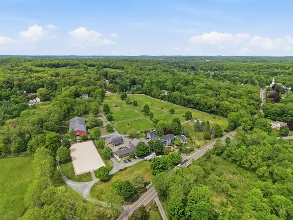 42 Washington St, Sherborn, MA 01770